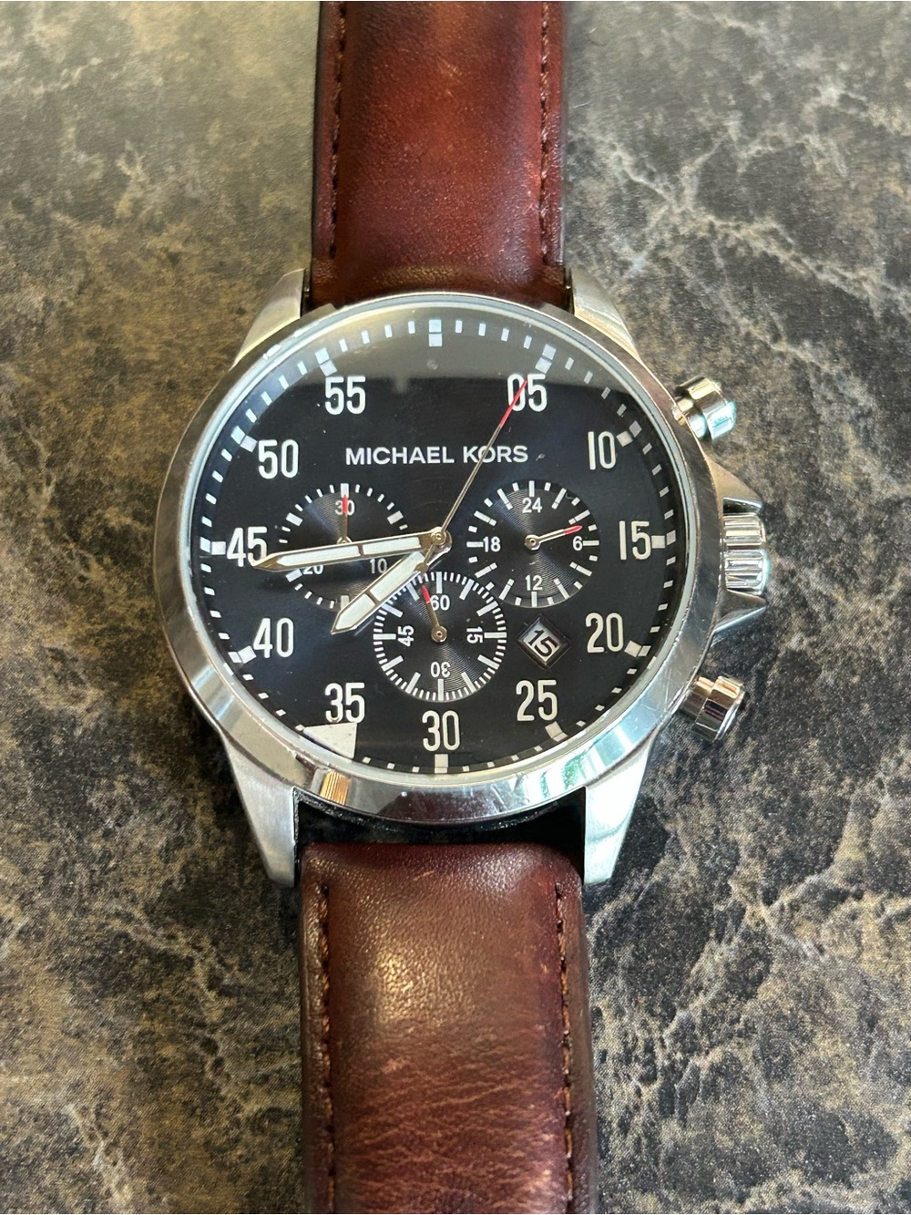 Men’s Michael Kors leather band watch needs battery 111406